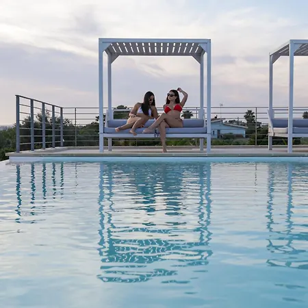 Con Piscina E Vista Mare Immersa Nella Natura Villa