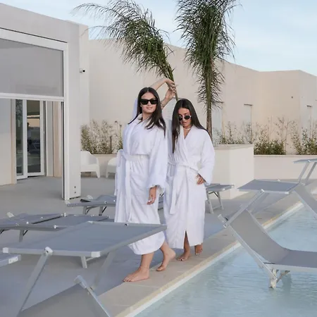 Con Piscina E Vista Mare Immersa Nella Natura Torre San Giovanni